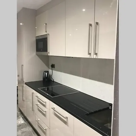 Bright, Stylish Studio Flat With Sky Sports Earley Exterior photo