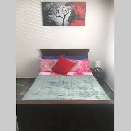 Bright, Stylish Studio Flat With Sky Sports Earley Exterior photo