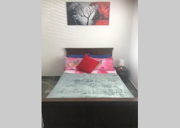 Bright, Stylish Studio Flat With Sky Sports