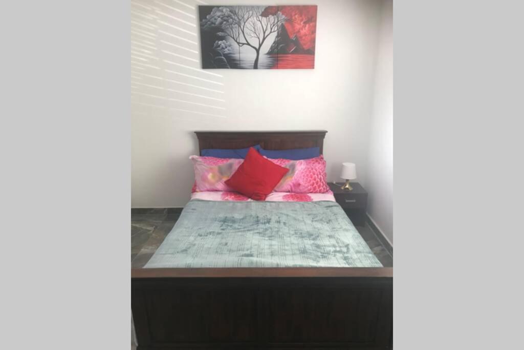 Apartment Bright, Stylish Flat With Sky Sports