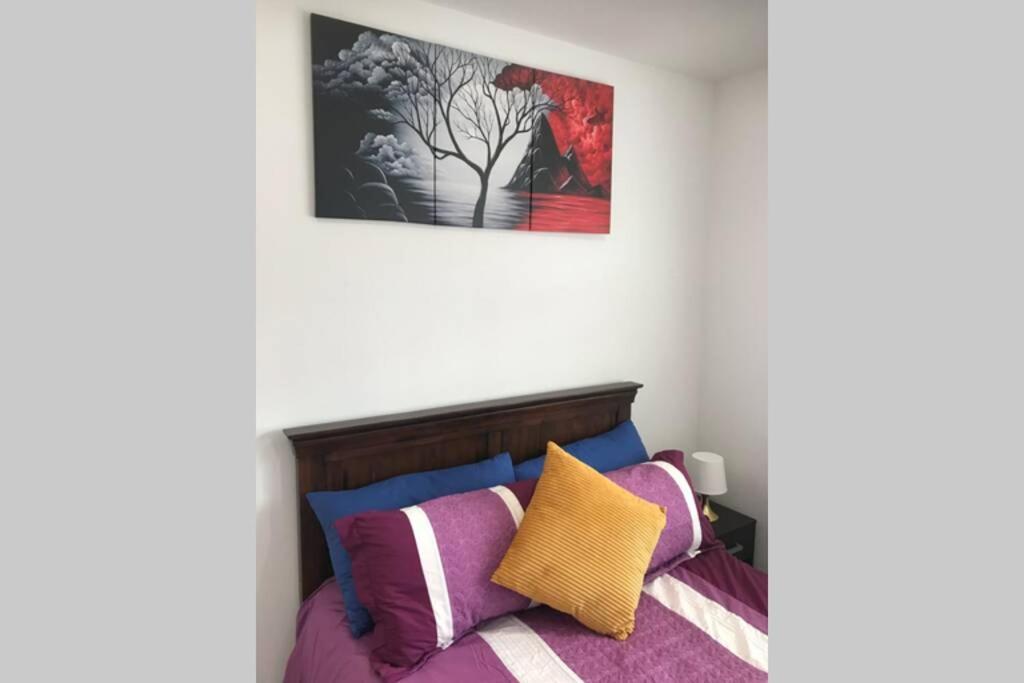 Bright, Stylish Flat With Sky Sports Earley