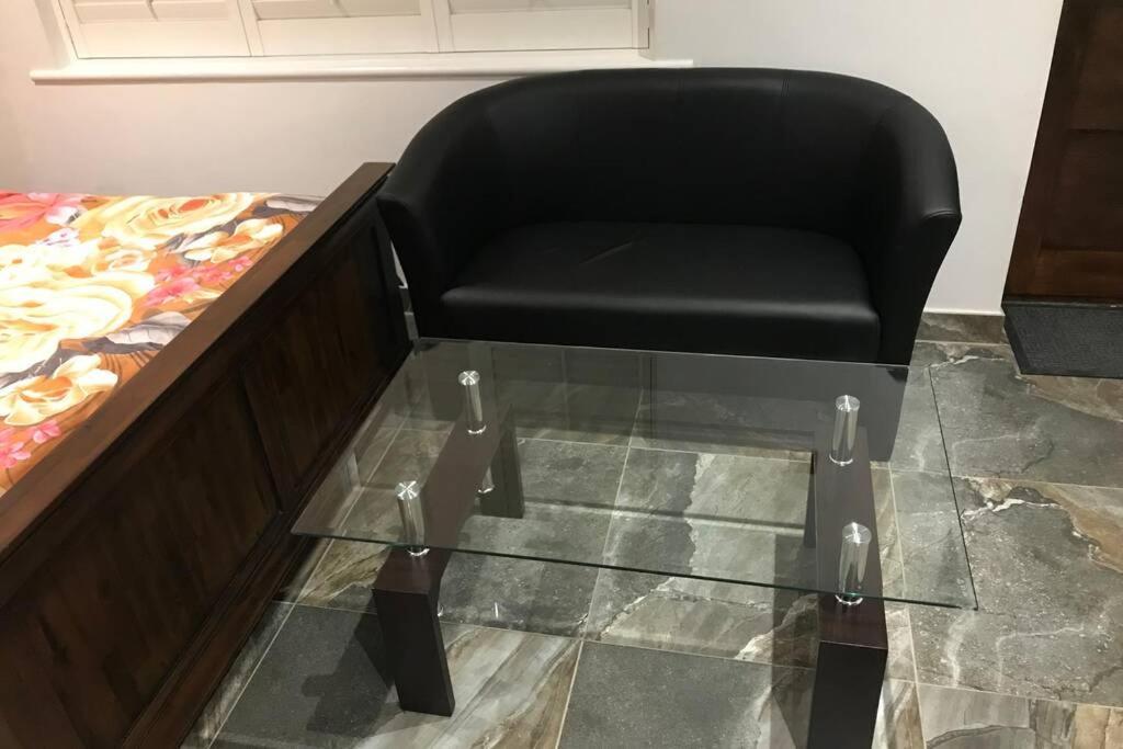 Bright, Stylish Flat With Sky Sports * Earley