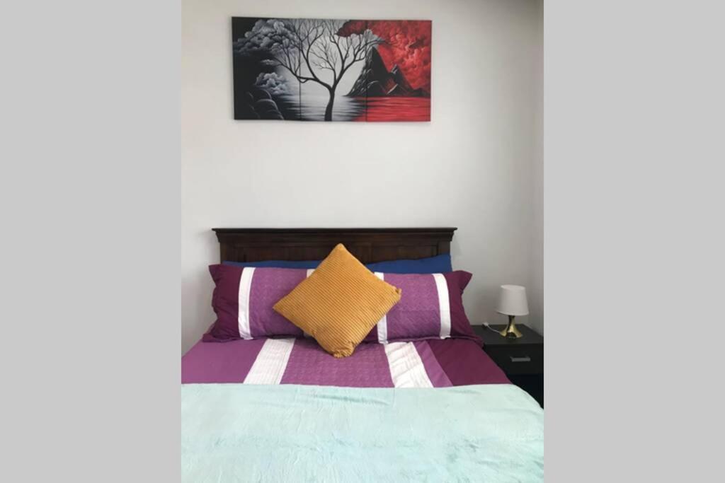 Bright, Stylish Flat With Sky Sports Earley